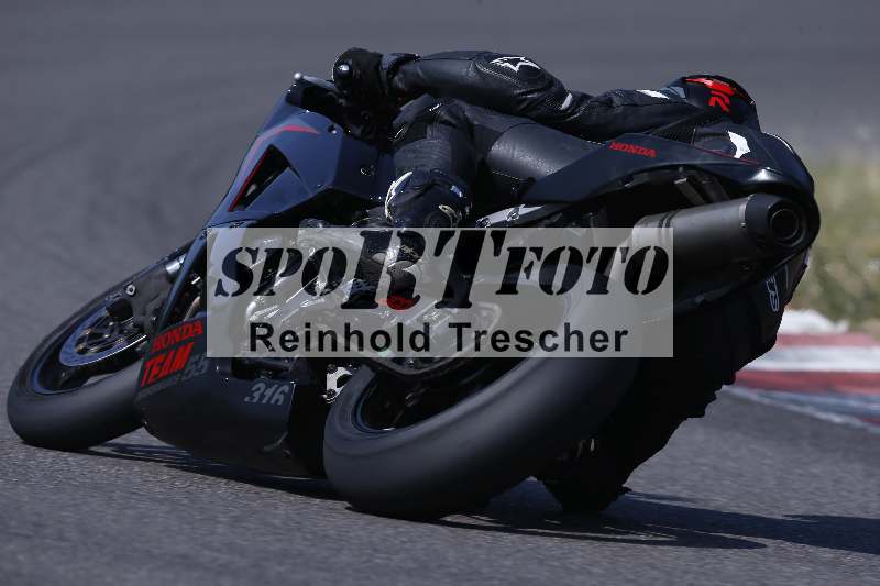 /Archiv-2023/28 05.06.2023 Moto Club Anneau du Rhin/rouge-expert/unklar